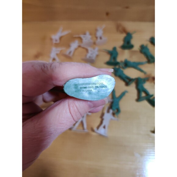 Greenbrier Army Men Military Large Toy Soldiers 2" Figures Lot of 29 - Picture 4 of 5